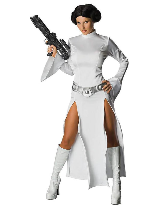 Pohled zepředu s blasterem sexy kostýmu princezny Leiy ze Star Wars