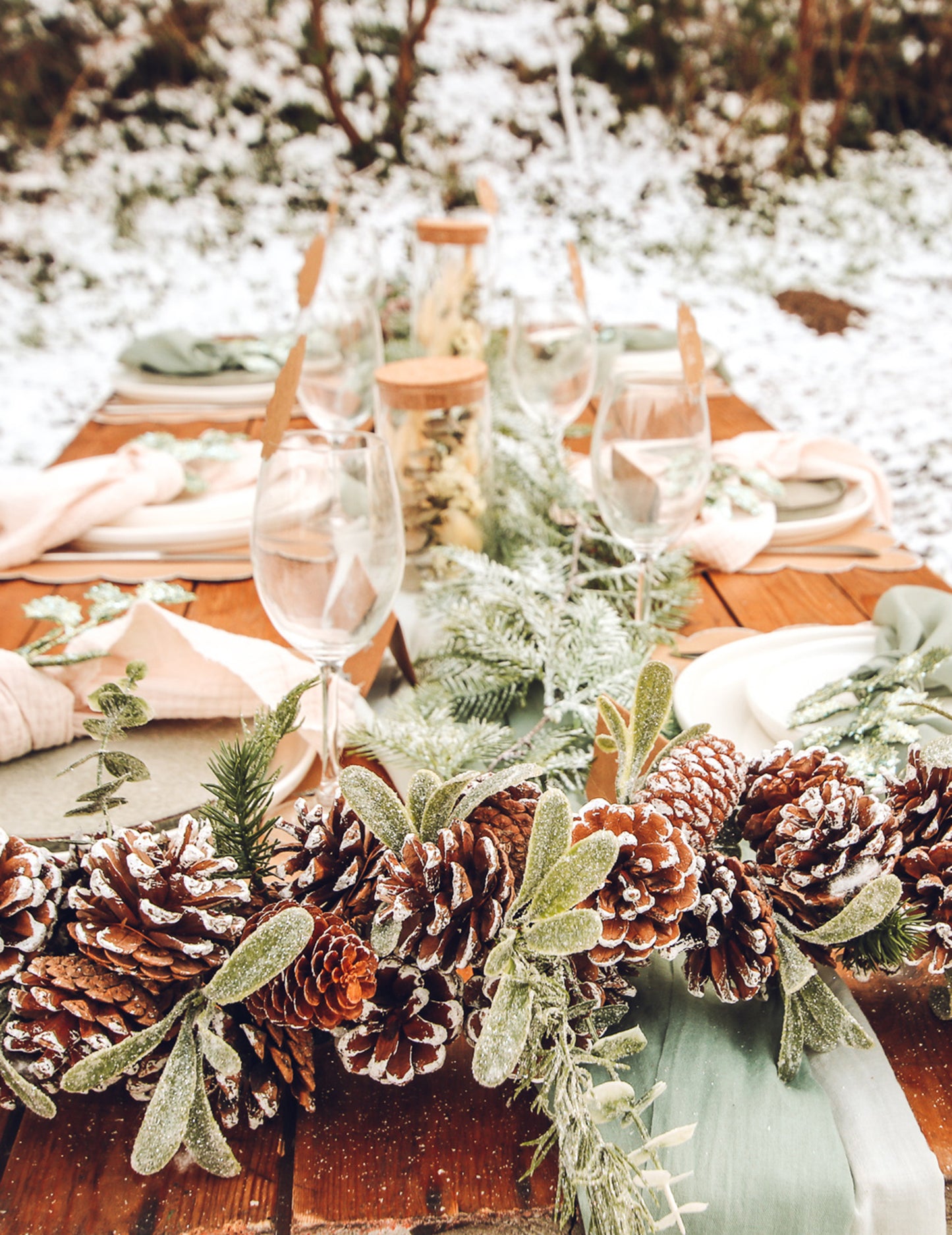 Sestup zasněžených šišek 70 cm přírodní dekorace