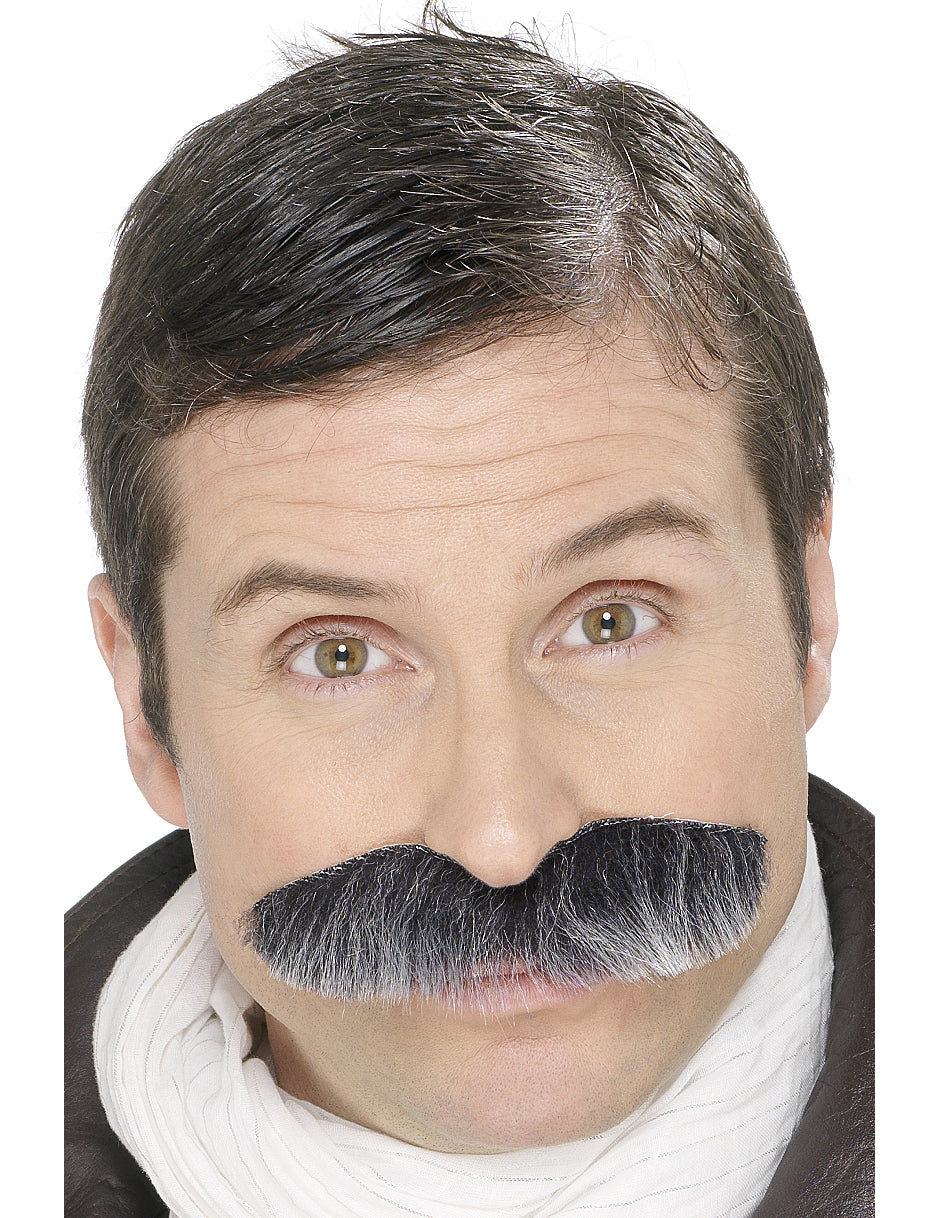 Šedivící knír u dospělých