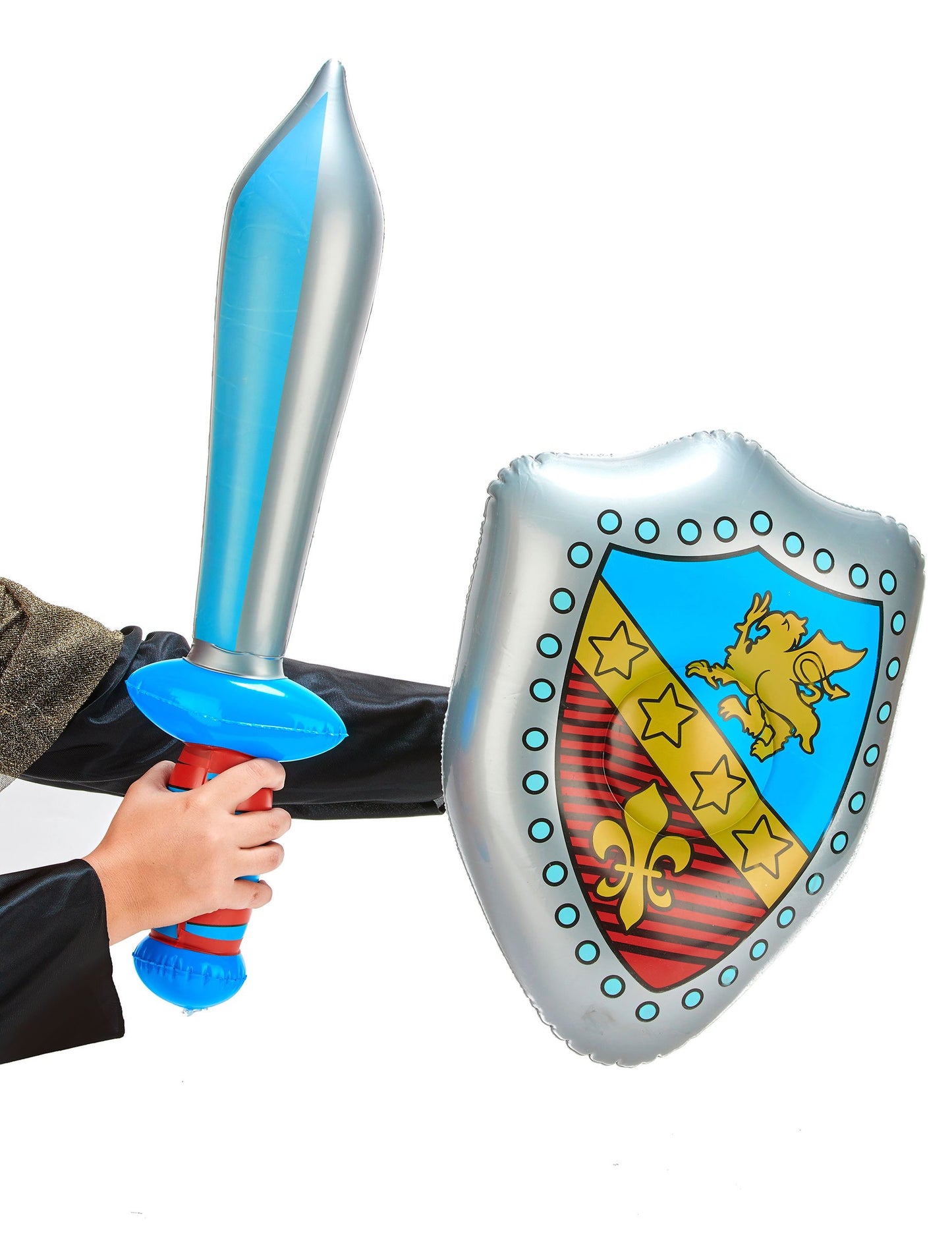 Detail nafukovacího meče a štítu rytíře