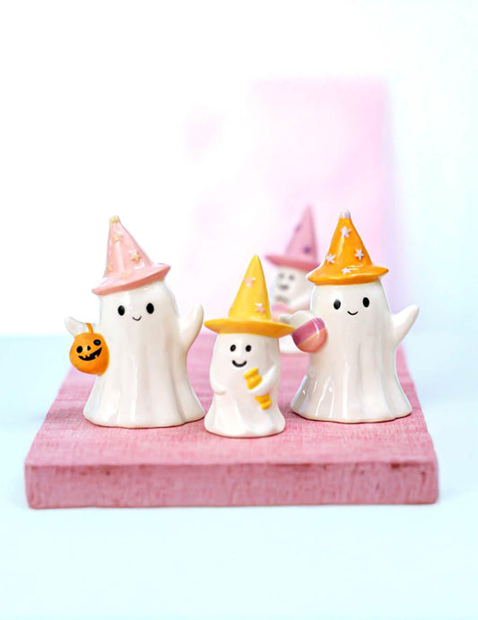 Dekorační duch Summerween z keramiky s hvězdným kloboukem 9,5 x 8 x 15 cm