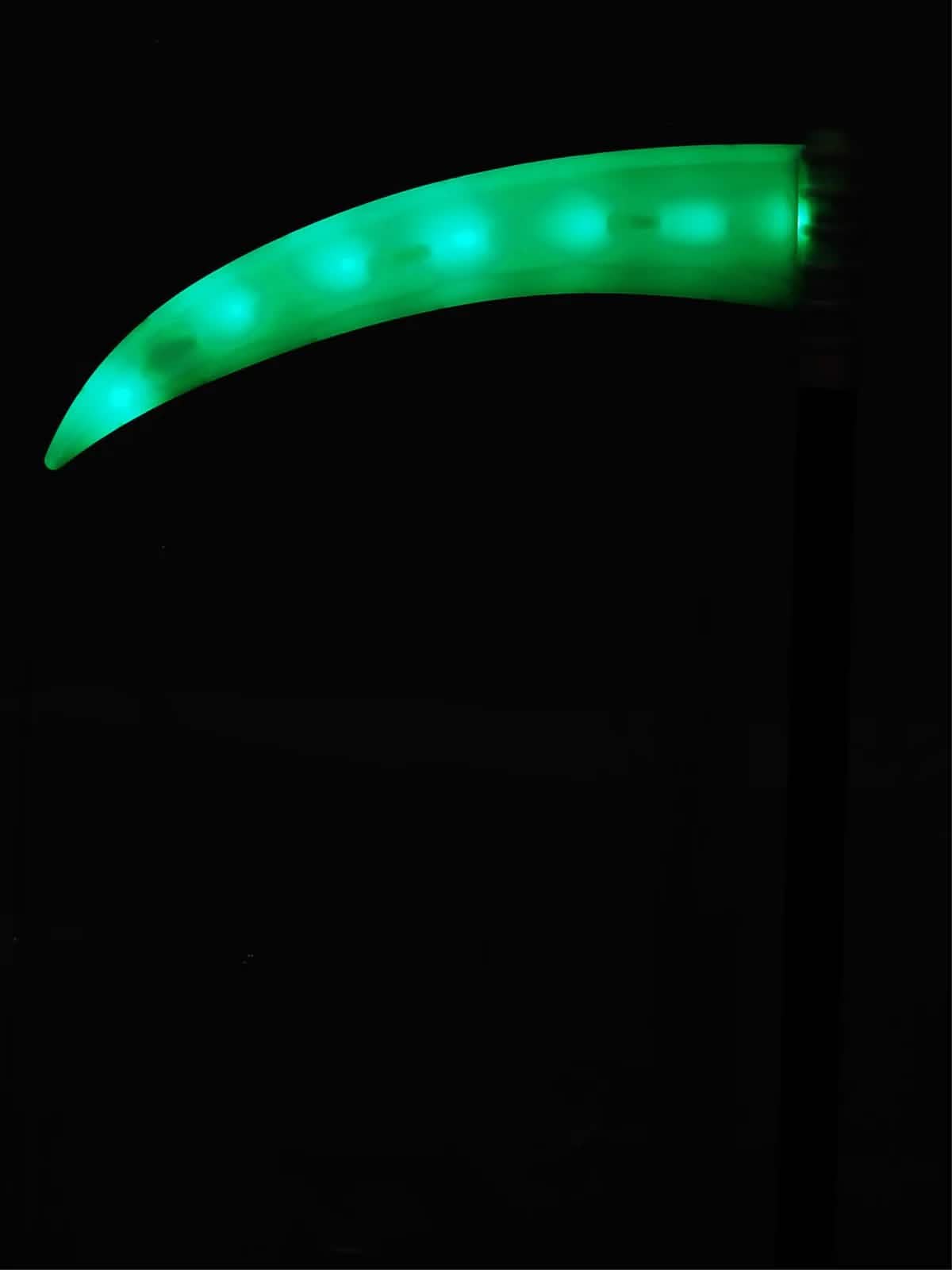 Faux en plastique pour adulte avec LED verte