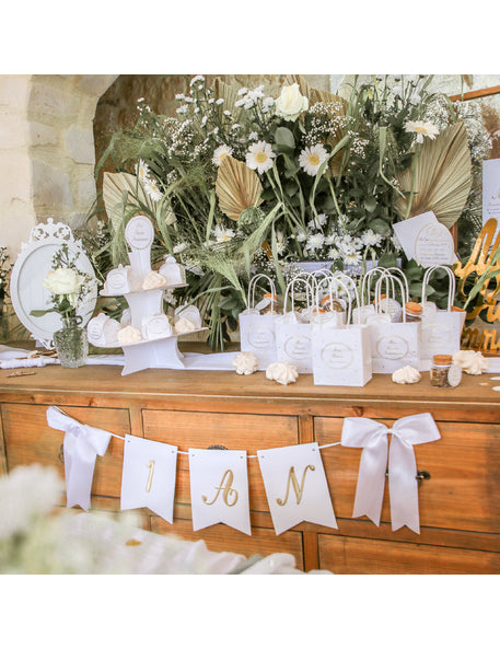 1 rok bílá a zlatá girlanda se saténovými mašlemi 150 cm a vlaječky