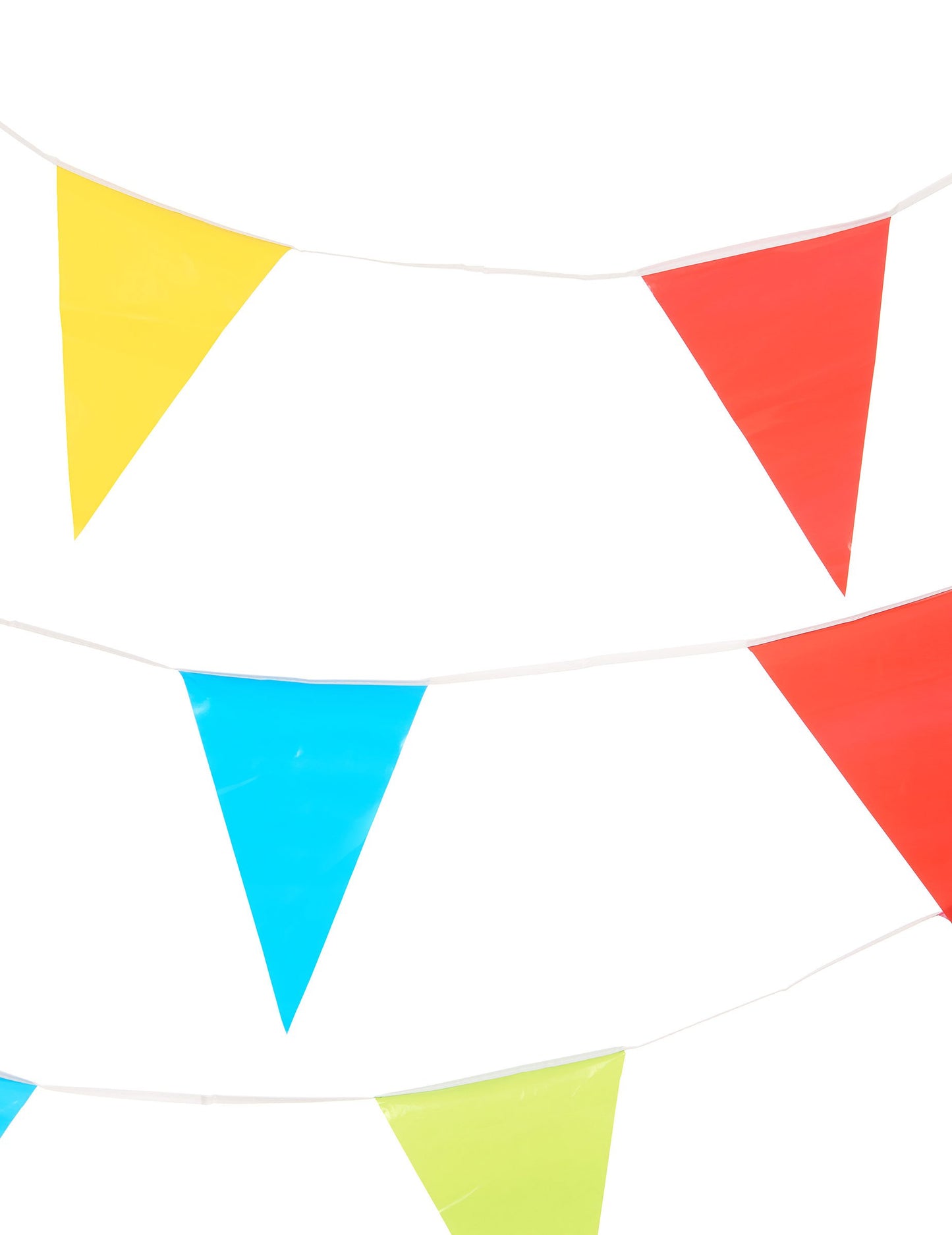 Detailní záběr na praporky barevné papírové girlandy