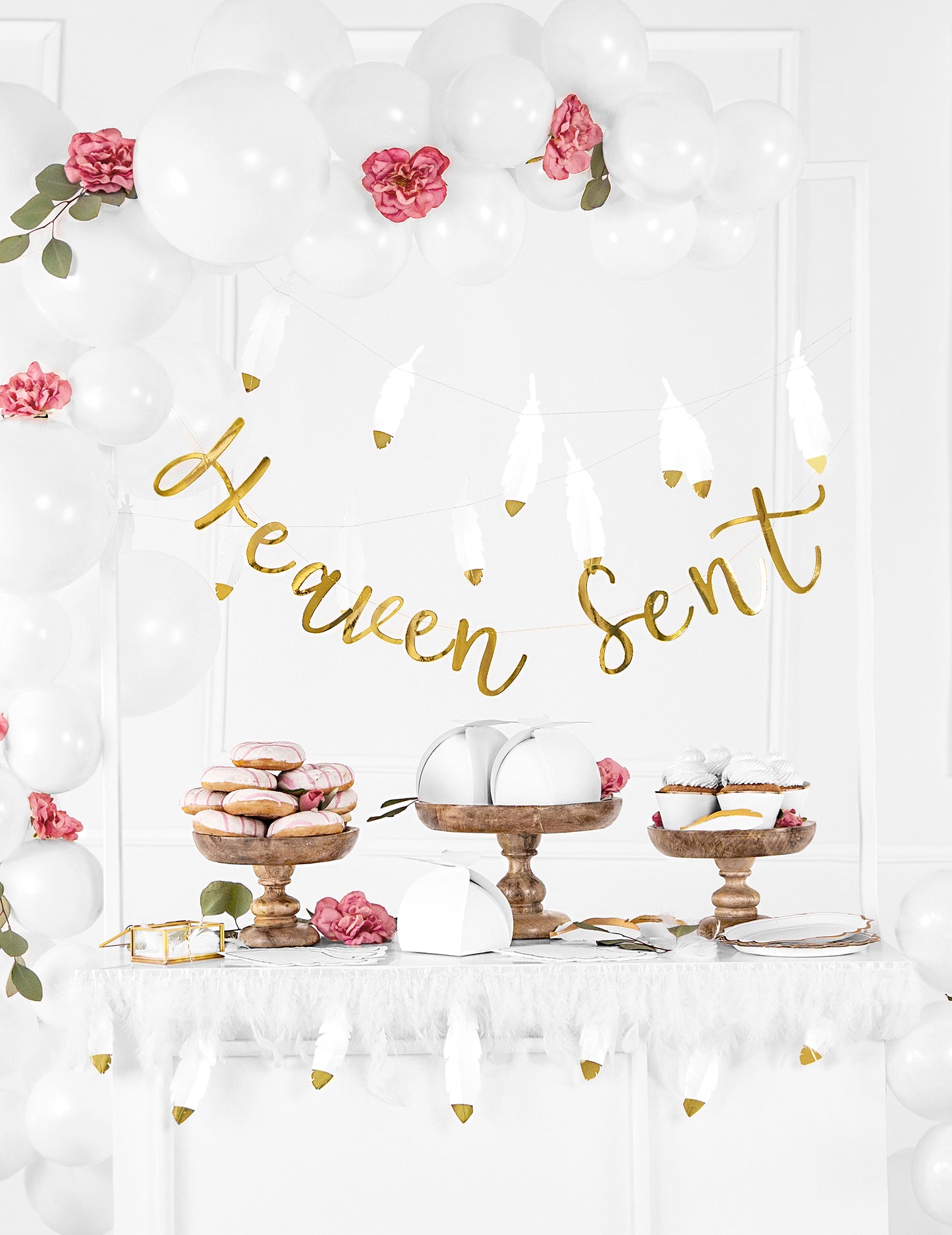 Bílá a zlatá péřová girlanda 13.5 cm x 1,6 m svatební dekorace