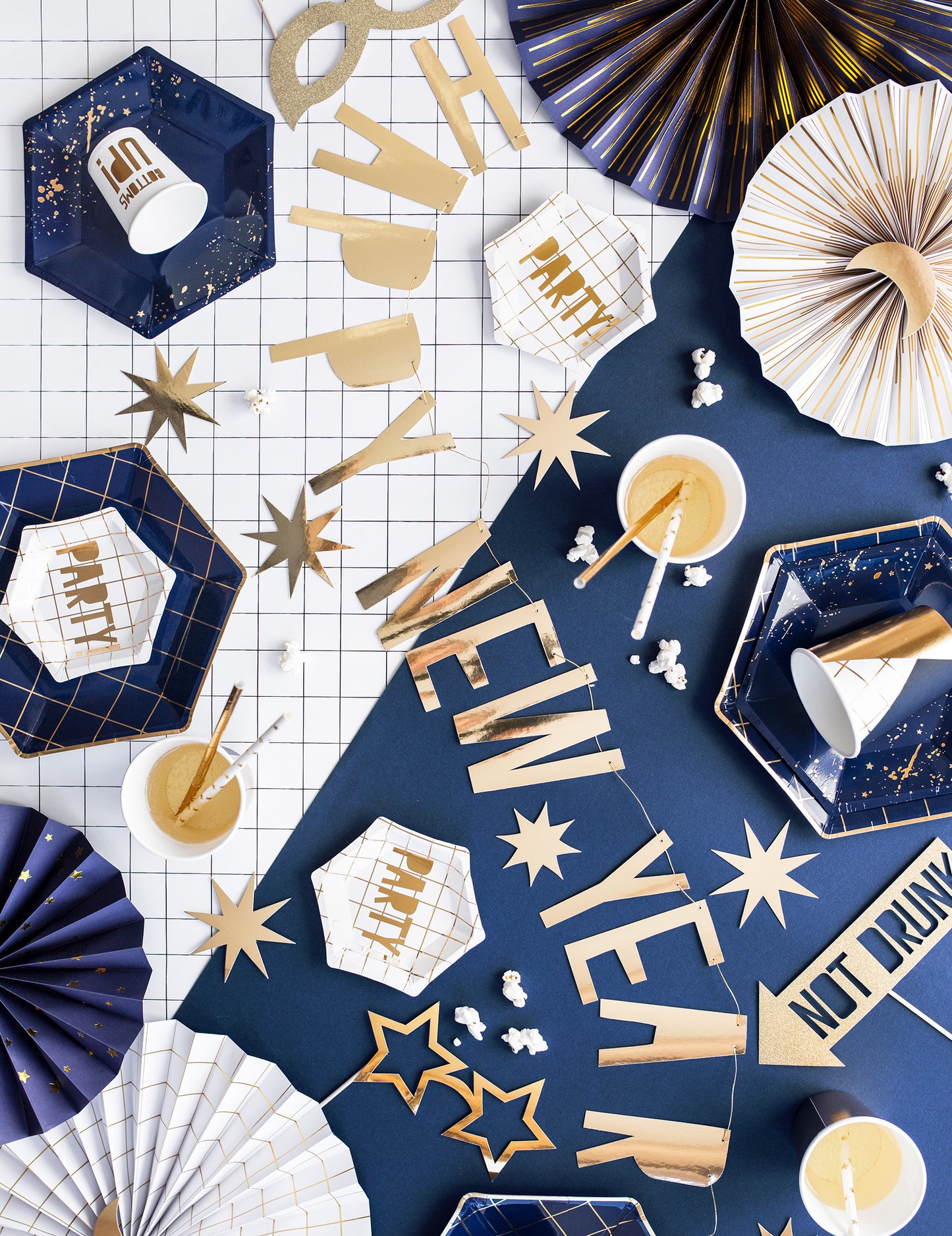 Girlanda s motivem zlatého kartonu Šťastný nový rok 10 x 90 cm