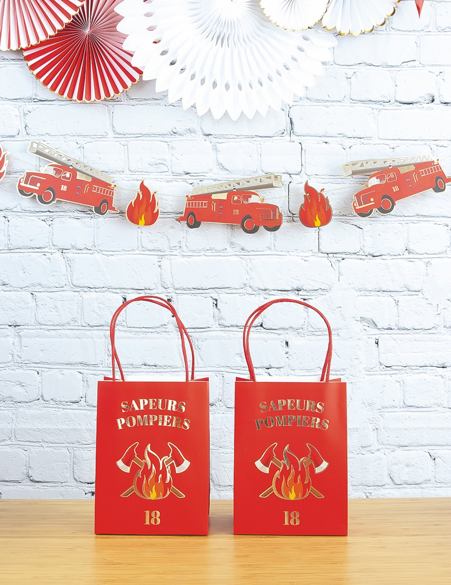 Hasičská kartonová girlanda 3 m