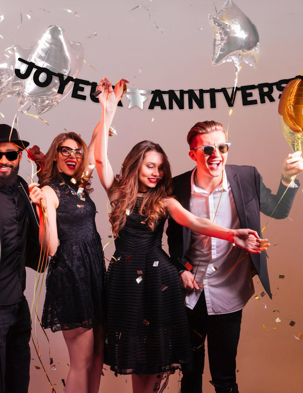 Představení černé girlandy „Joyeux Anniversaire“