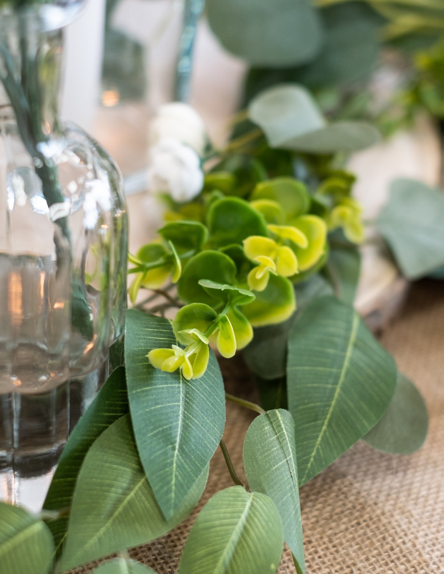 Vavřín bílá pivoňka a eukalyptová girlanda 1,40 m na svatbu