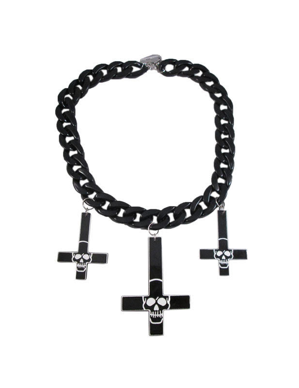 Černý gotický náhrdelník se 3 přívěsky s křížem a potiskem lebky