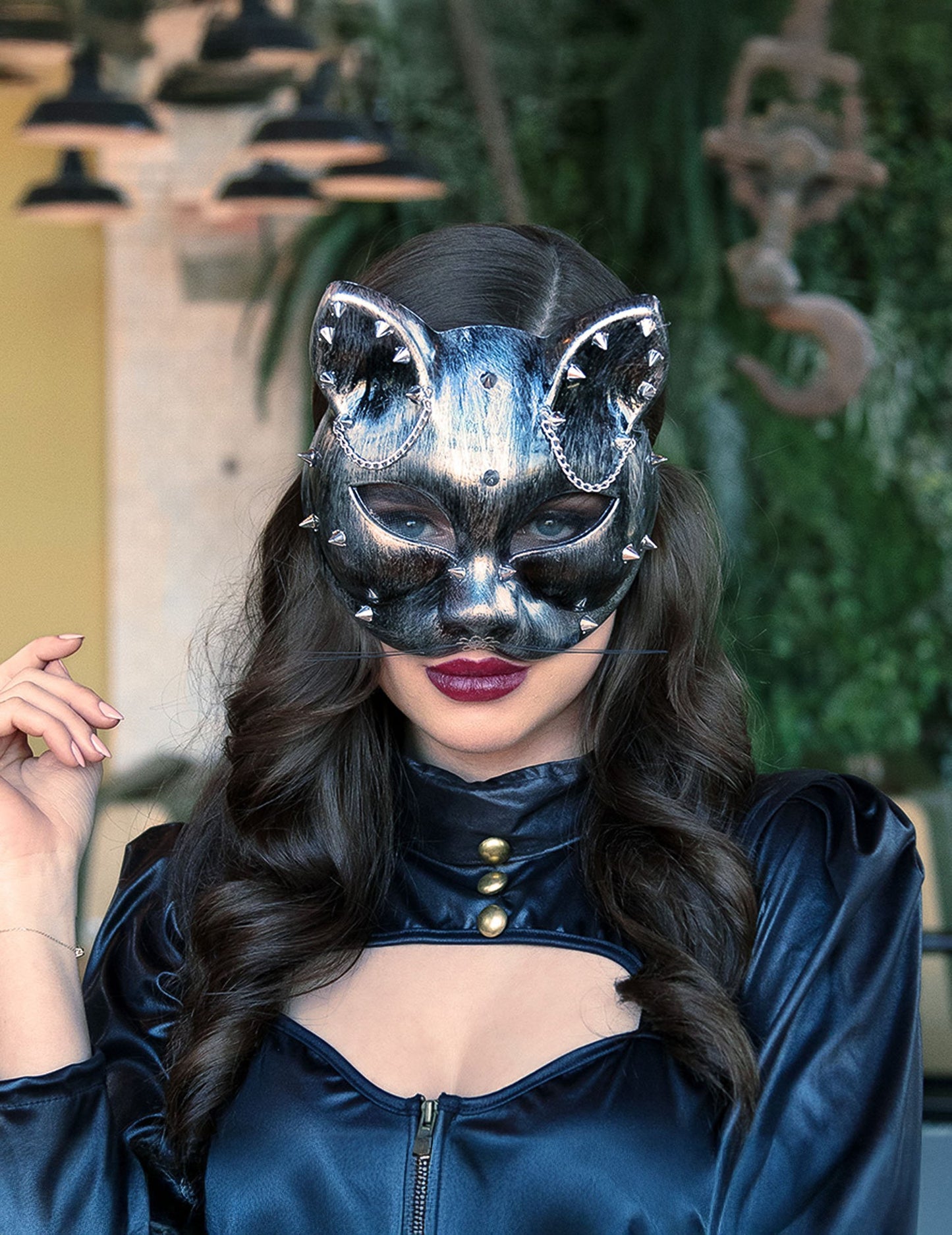 Dospělý steampunk stříbrná kočka vlk