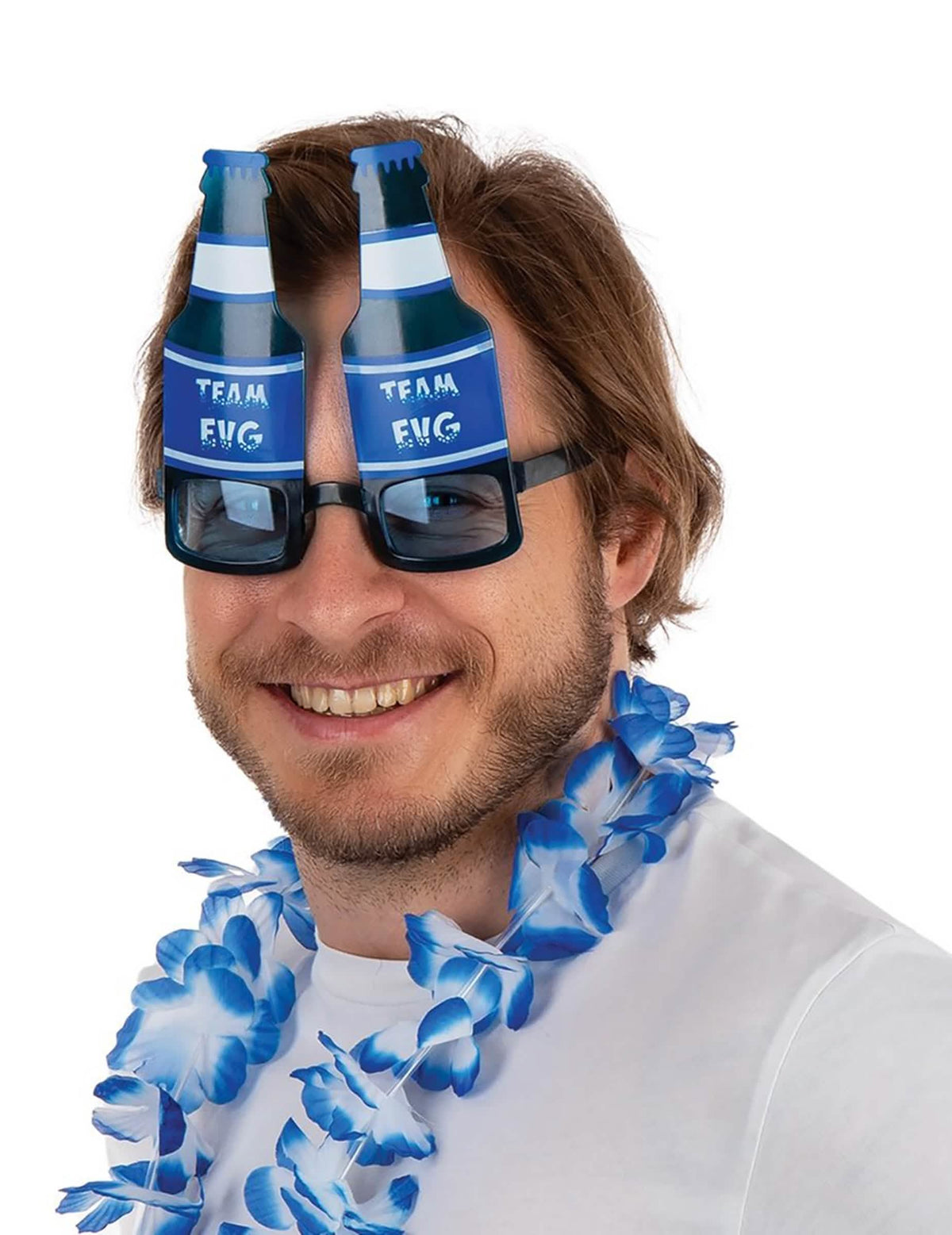 Pohled zepředu na brýle s lahvemi piva Team EVG