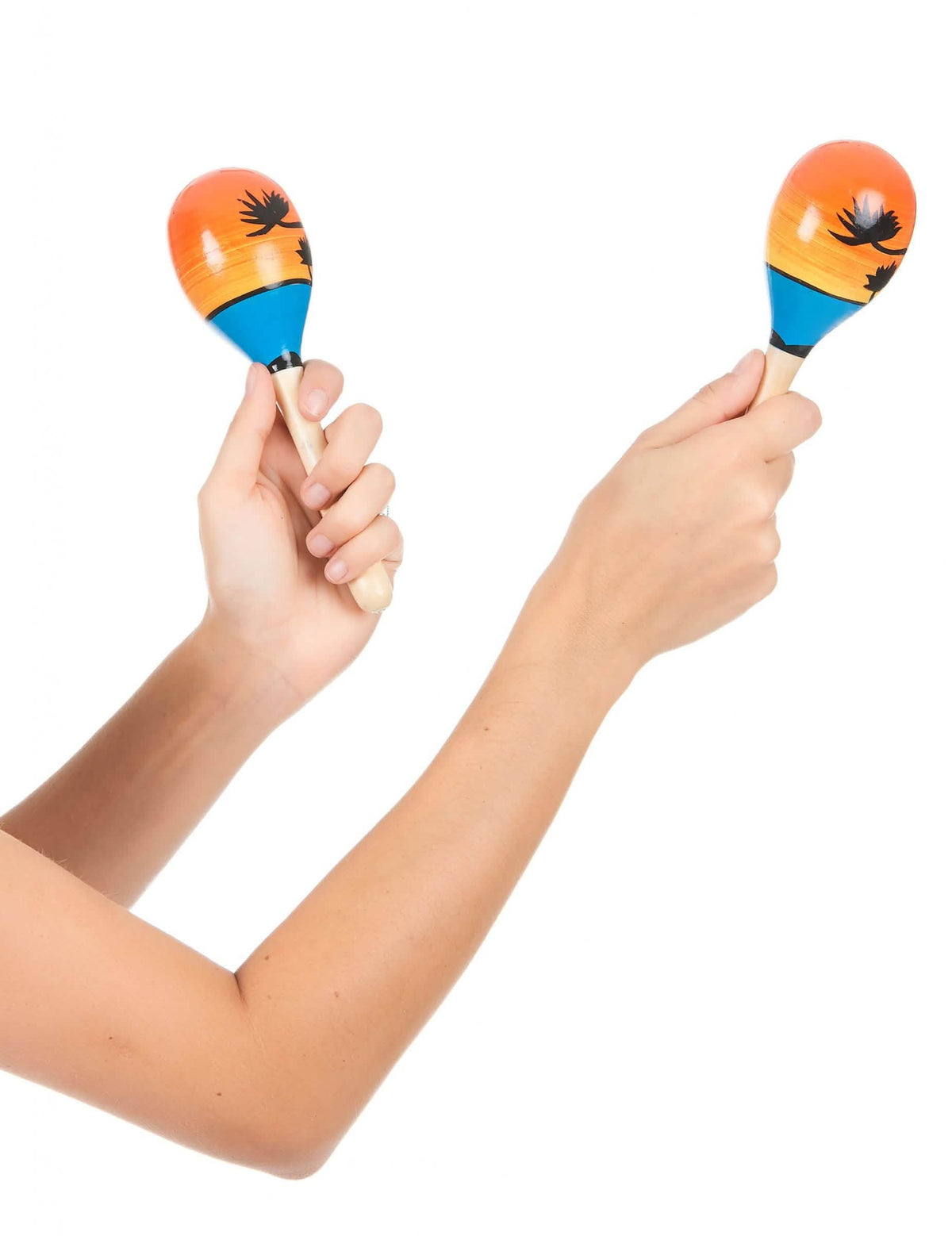 Pohled na ruce držící havajské maracas