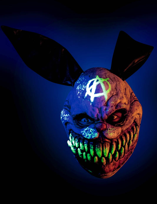 Effet phosphorescent dans le noir du masque méchant lapin phosphorescent