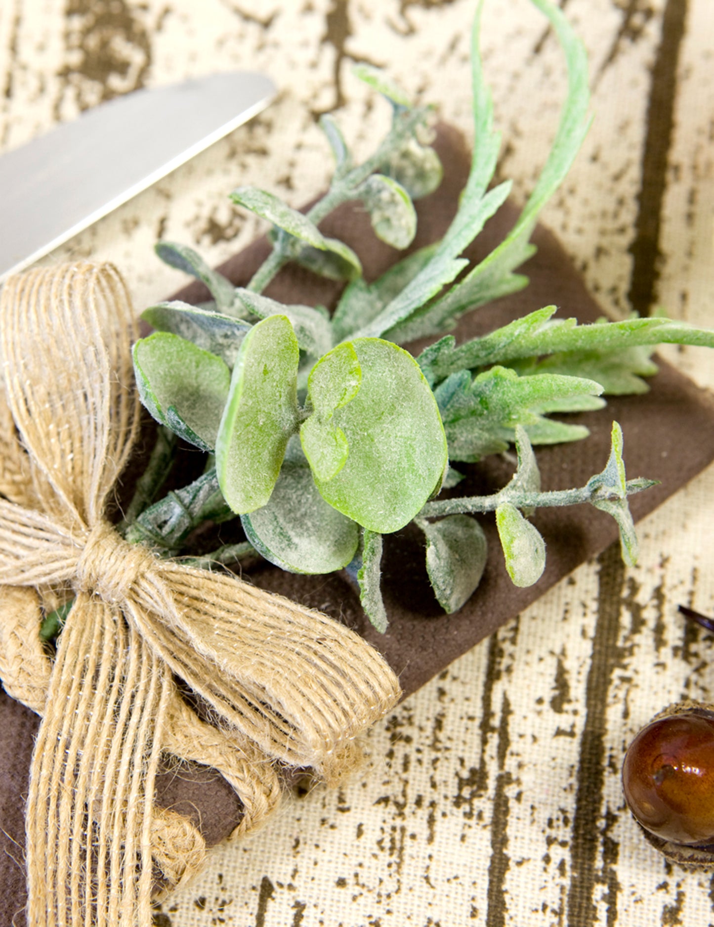 Mini kytice z listí s plátěnou stuhou 15 x 8 cm