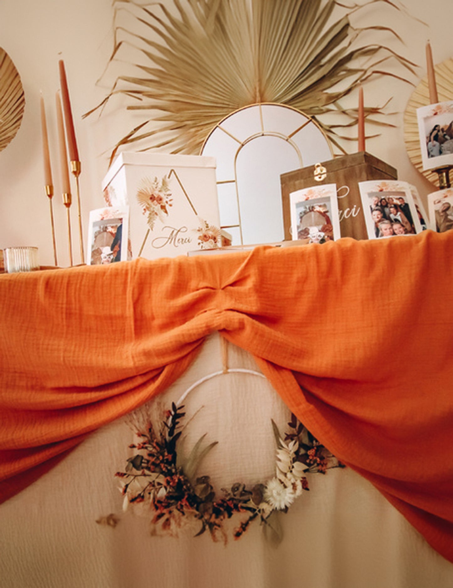 Mise en scène de la nappe en gaze de coton bohème terre brûlée