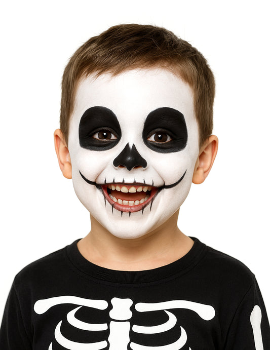 Maquillage de squelette réalisé avec la palette maquillage noir et blanc