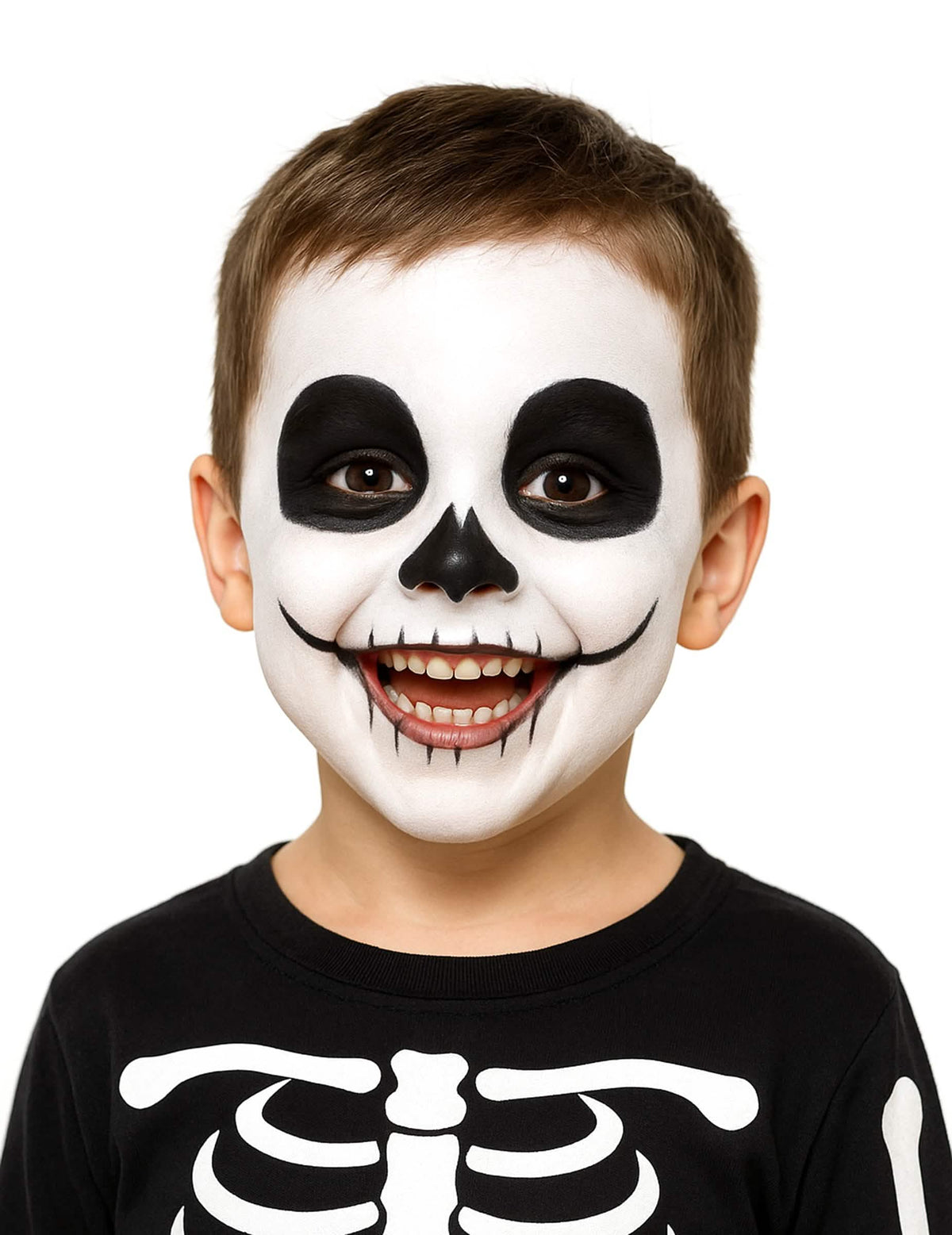 Make-up kostry provedený s paletou líčidel černá a bílá