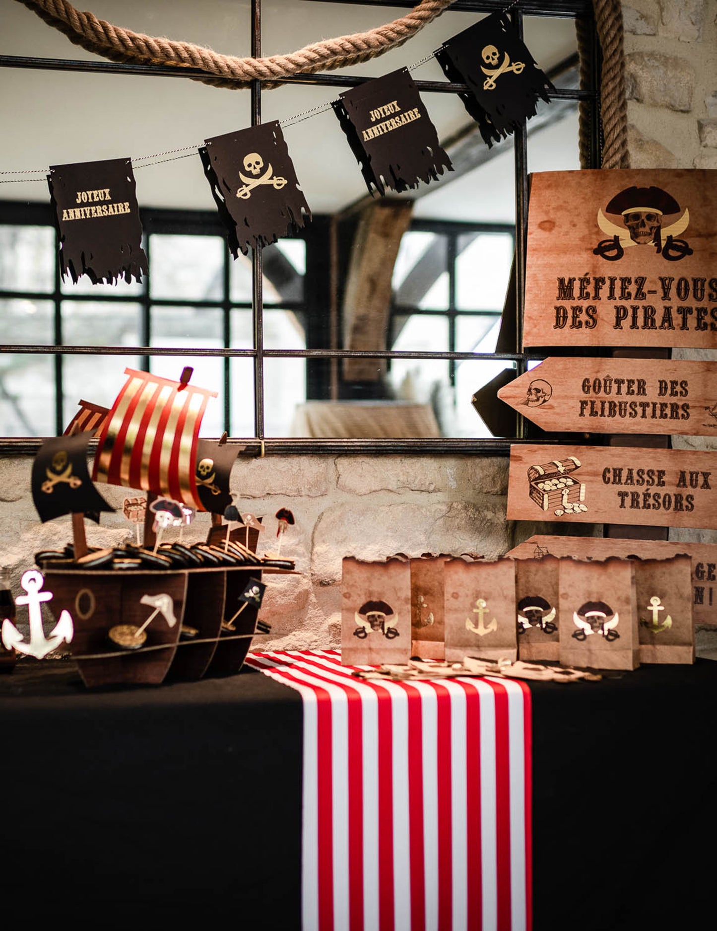 Kraft pirátská směrová šipka 75 x 40 cm