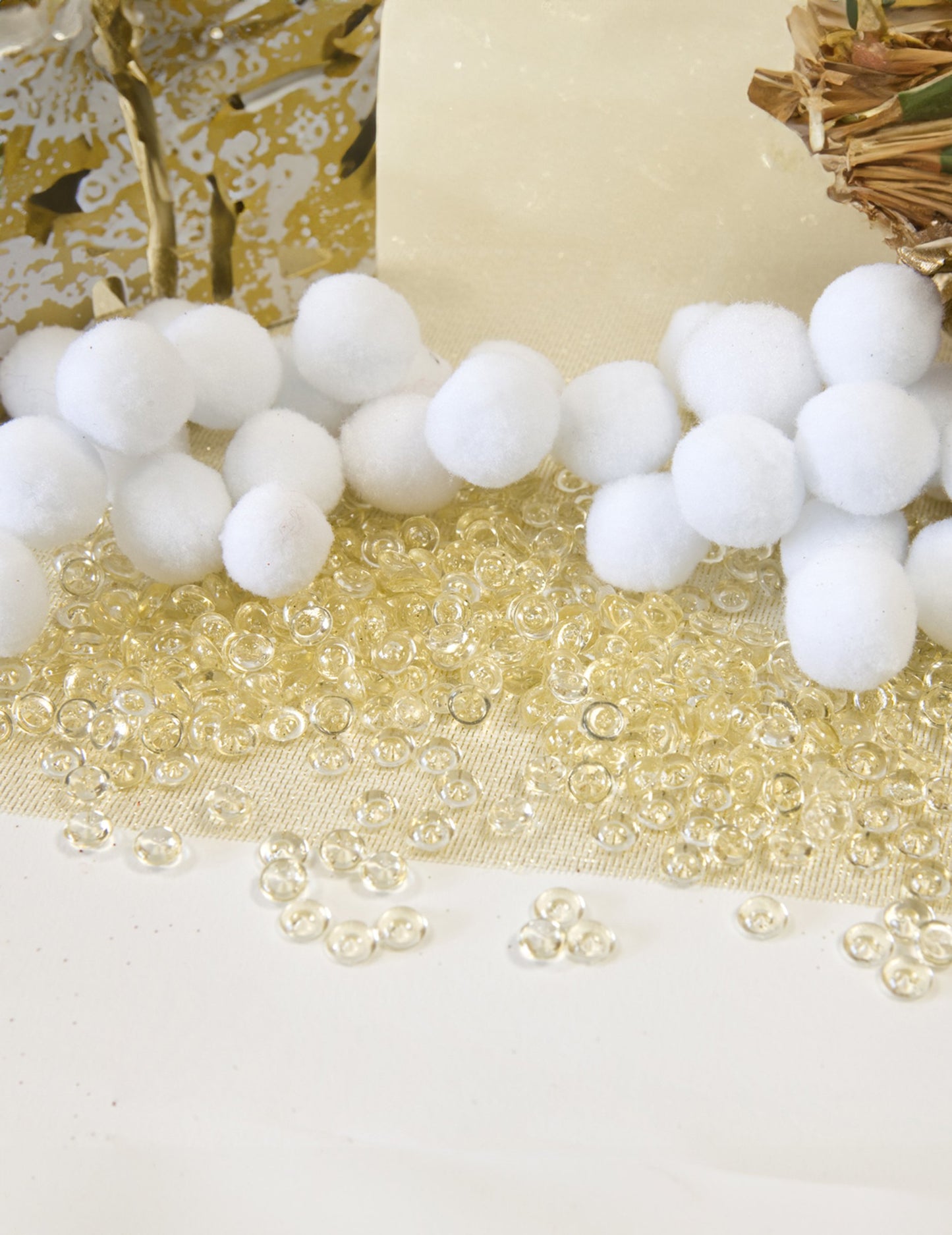 Korálky s efektem dešťové kapky Ivory 50 g, korálky ploché