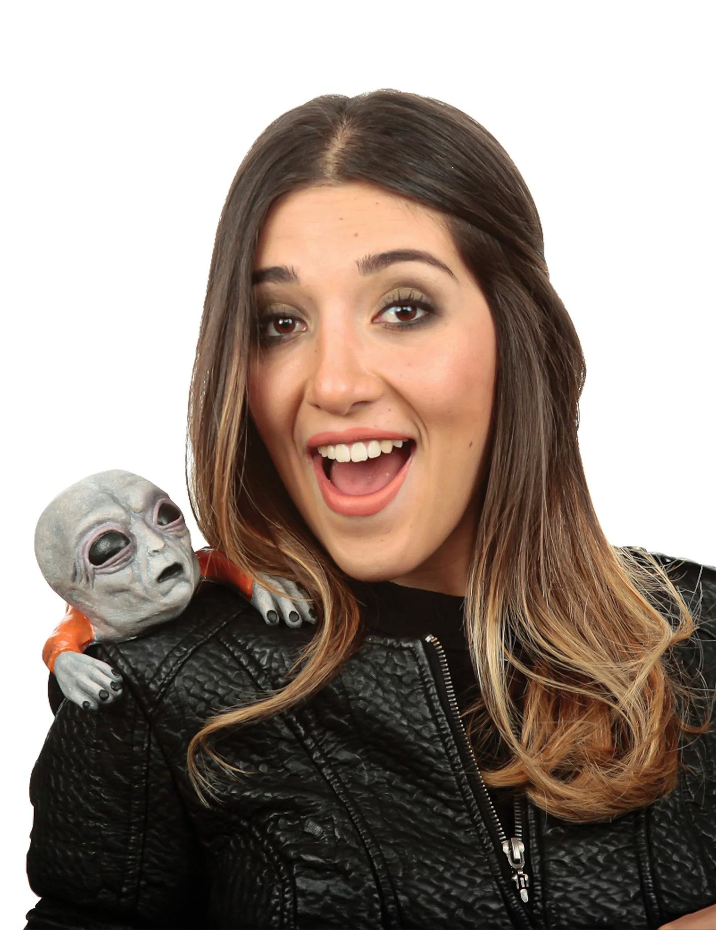 Malý dospělý luxusní mimozemšťan na rameni