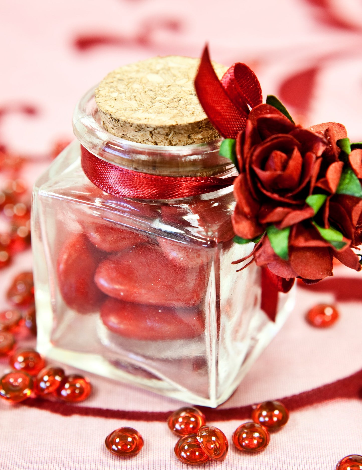 Malá čtvercová skleněná dóza 5,5 x 4 x 4 cm