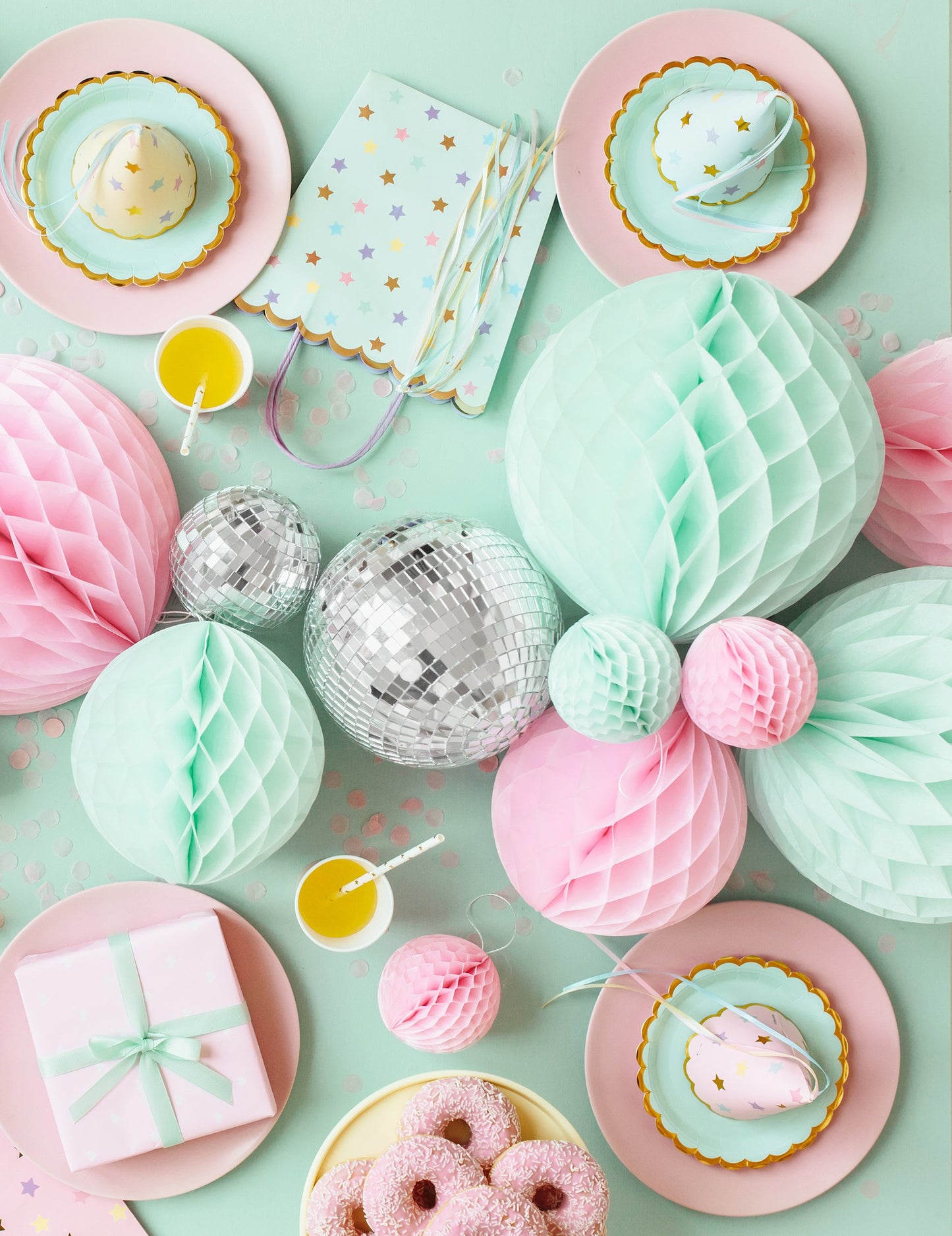 Malá závěsná mentolová medová papírová koule 10 cm