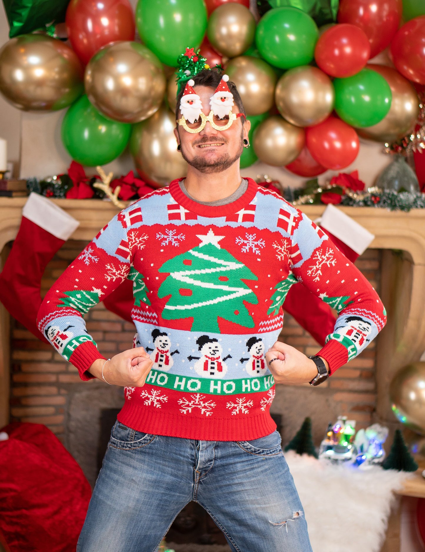 Červený vánoční svetr pro dospělé s vánočními stromky