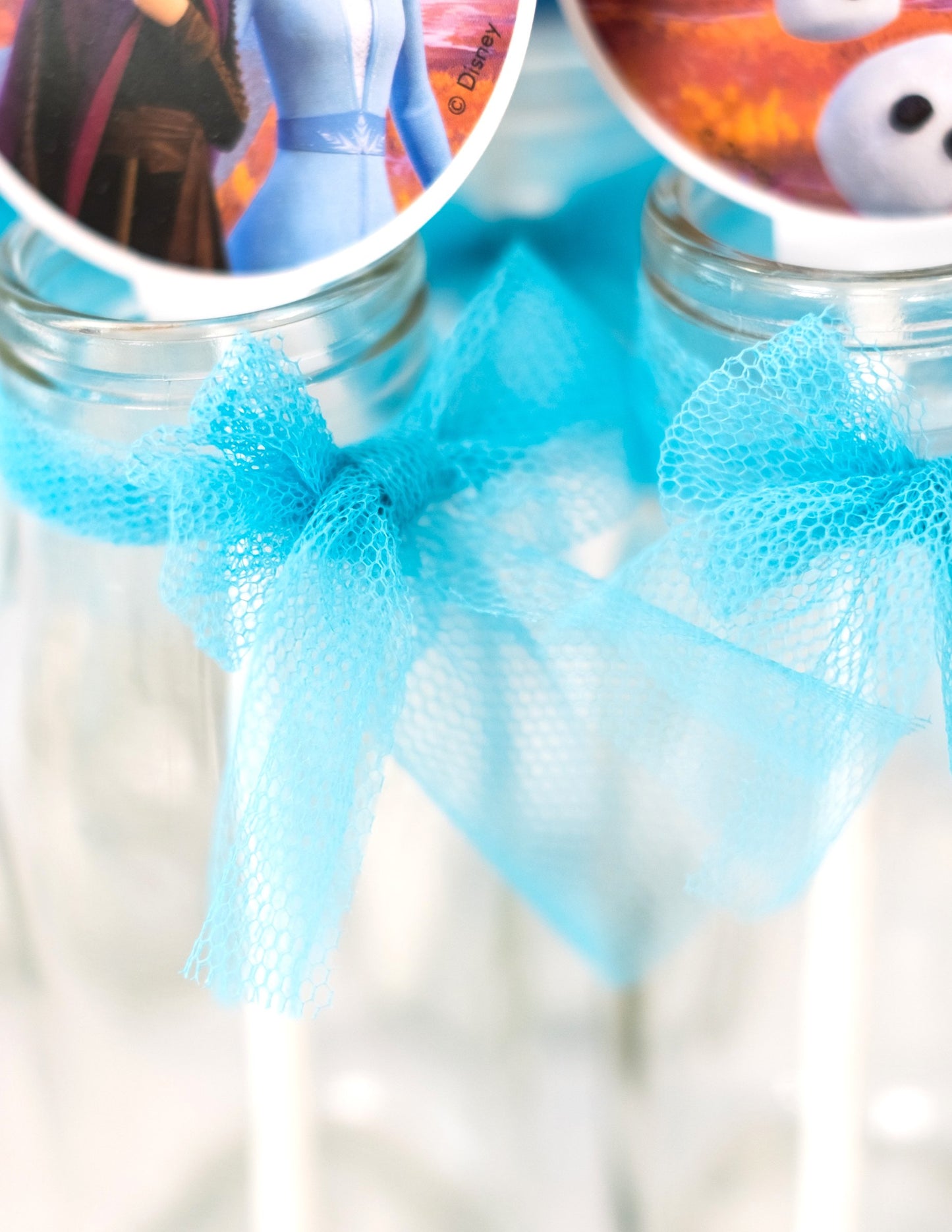 20 metrů tyrkysově modré tylové role