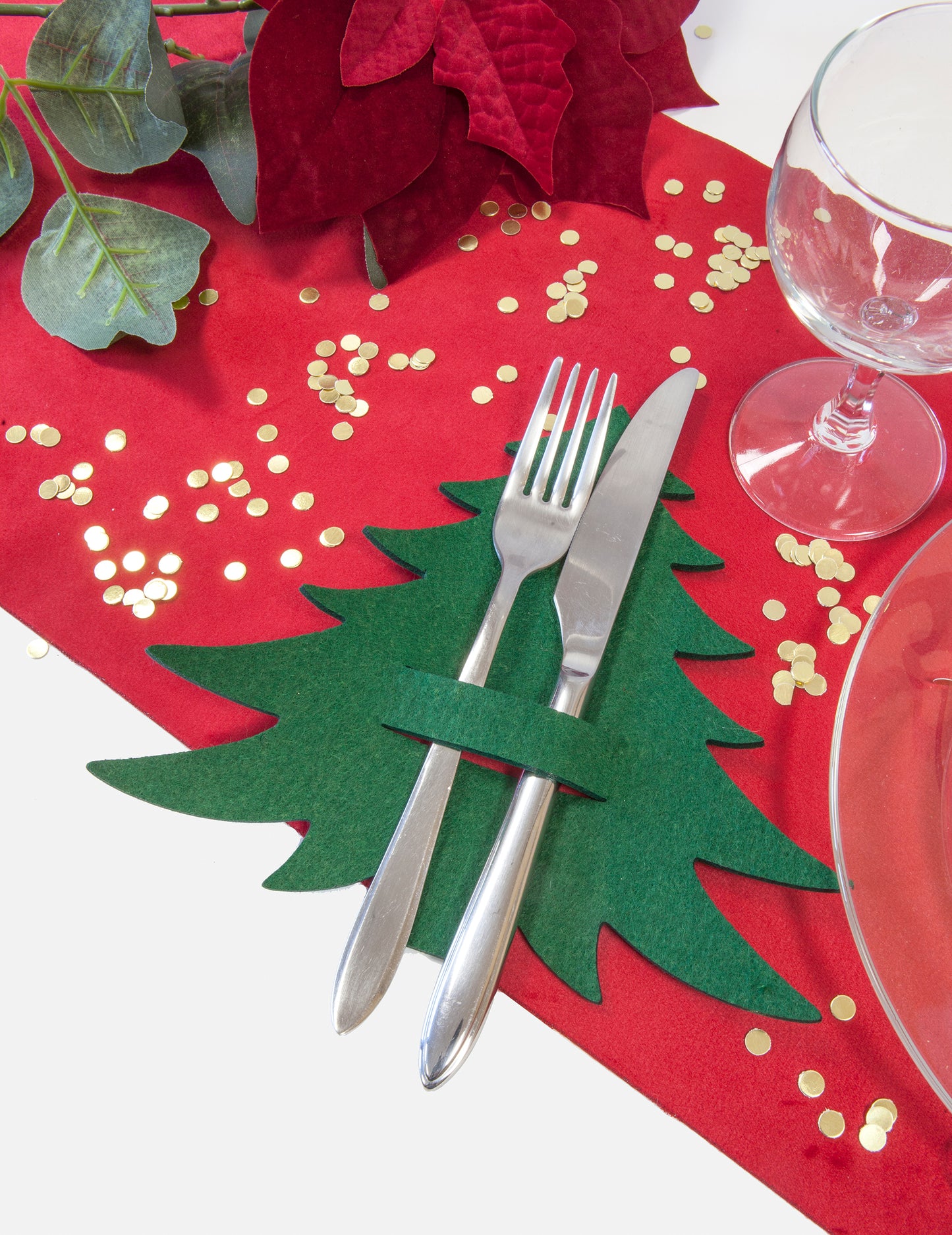 Strom příborů v zelené a červené plsti na ozdobu stolu