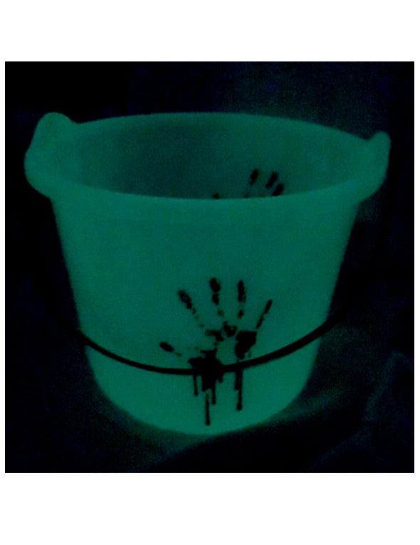 Effet phosphorescent dans le noir du seau Halloween ensanglanté