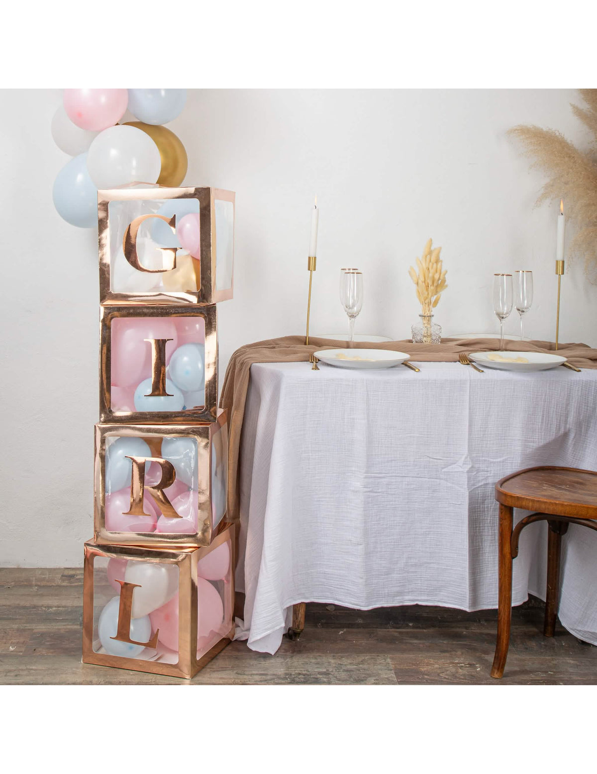 Scénografie samolepek s písmeny girl pro baby shower v růžovém zlatě
