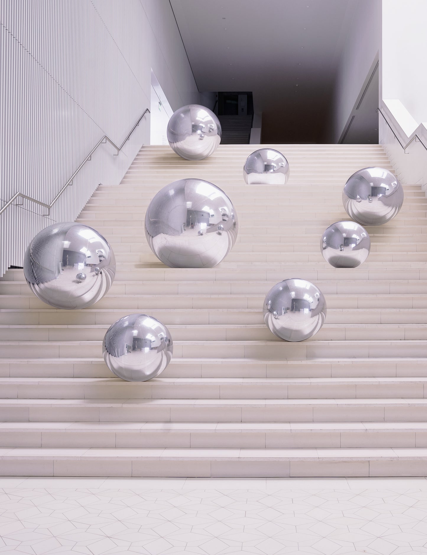 Stříbrná nafukovací zrcadlová koule 90 cm 