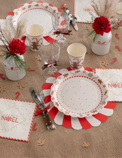 10 white and red plates with Christmas treat pattern 23 cm lepenka