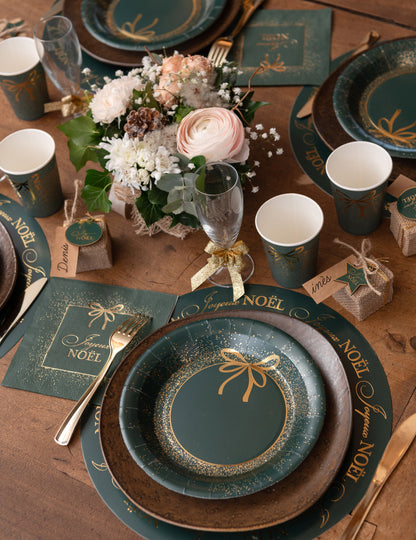 10 zelených a zlatých vánočních papírových talířů 23 cm chic design