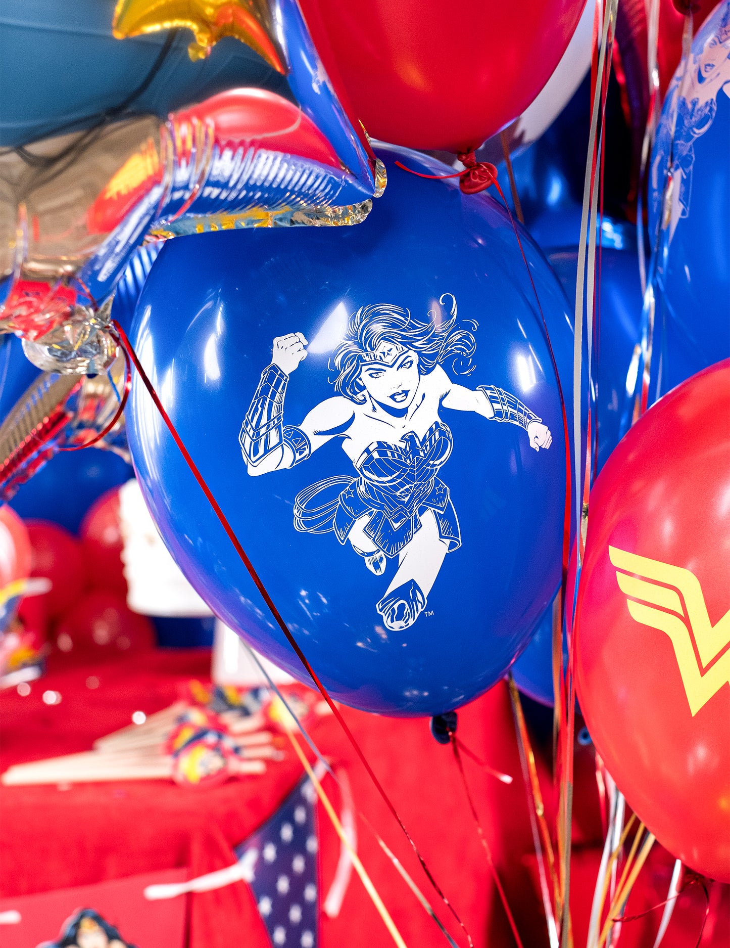 10 latexových balónků Wonder Woman™ 25 x 32 cm