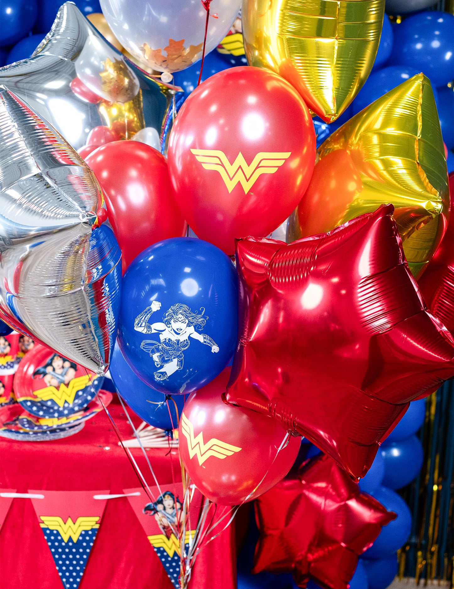 10 latexových balónků Wonder Woman™ 25 x 32 cm