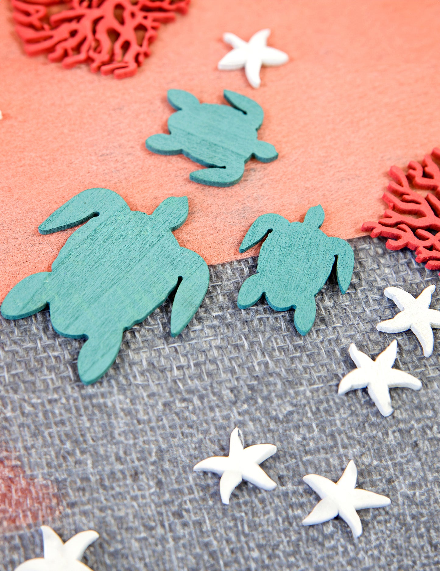 10 dřevěných konfet modrých mořských želv 5,5 a 3 cm námořní dekorace