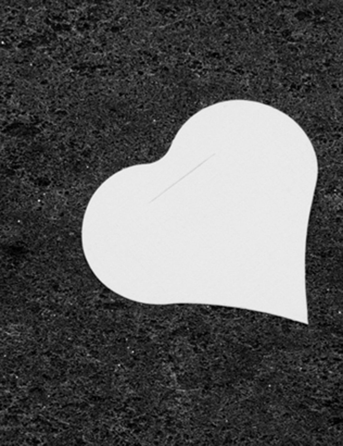 10 bílých srdíčkových štítků 5 x 4,5 cm s výřezem na stuhu 