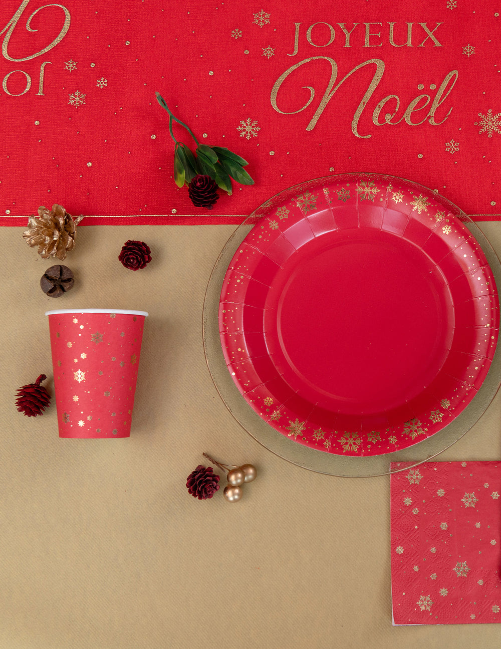 Mise en situation sur table des gobelets en carton flocon d'or
