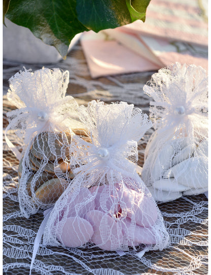 10 mini krajkových mašliček 4 cm bílá s perlou