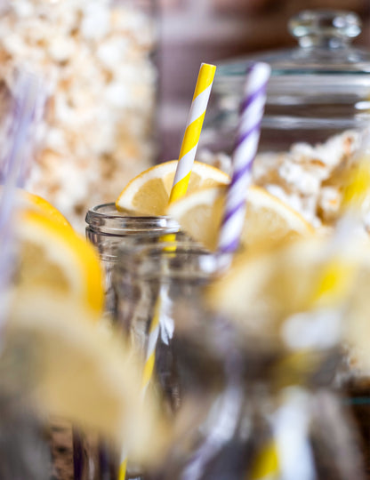 10 žlutých pruhovaných kartonových brček 19.5 cm na koktejly