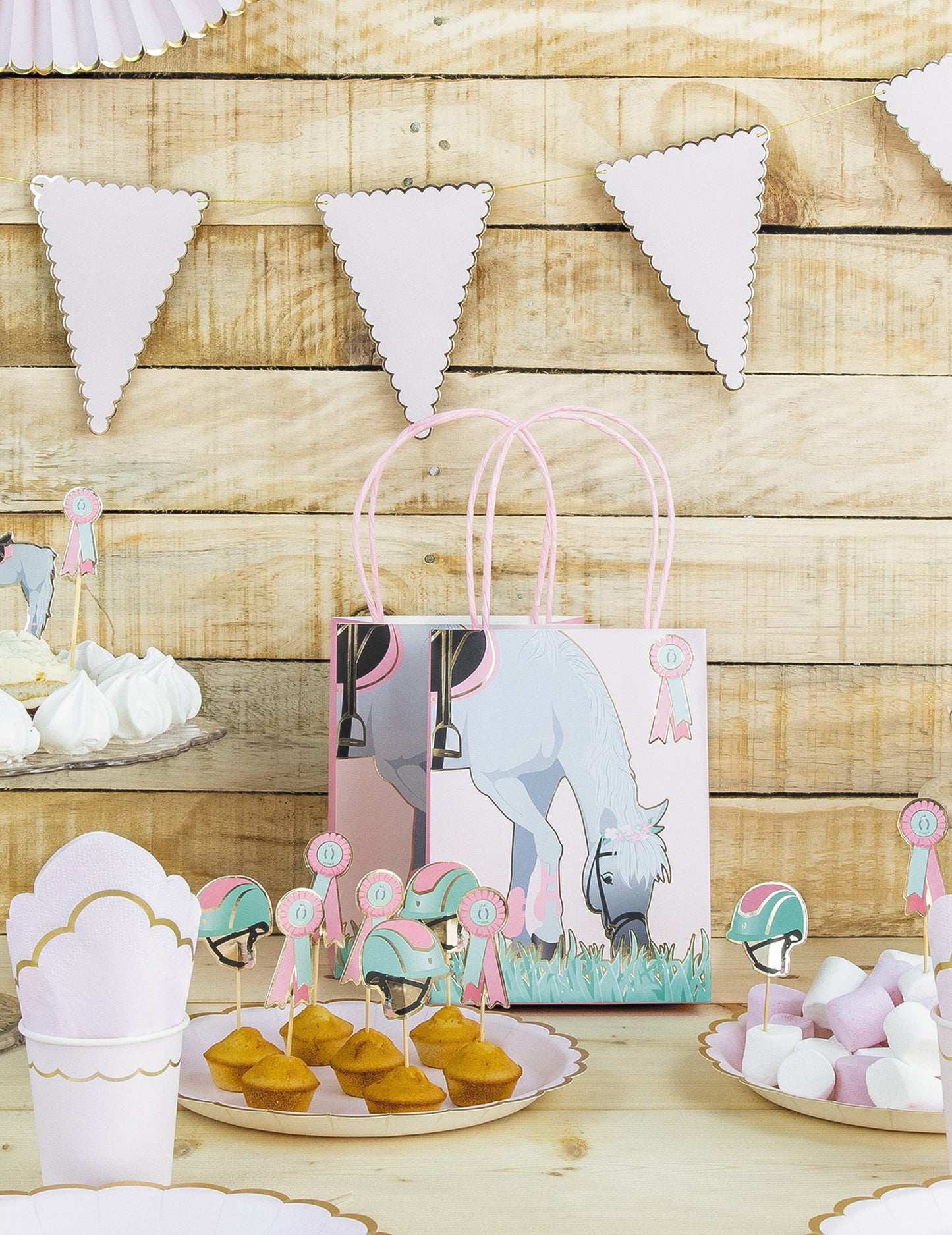 10 dřevěných jezdeckých koktejlů