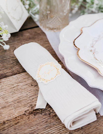 10 kroužků na křestní ubrousky ze zlatavě krémově bílého papíru