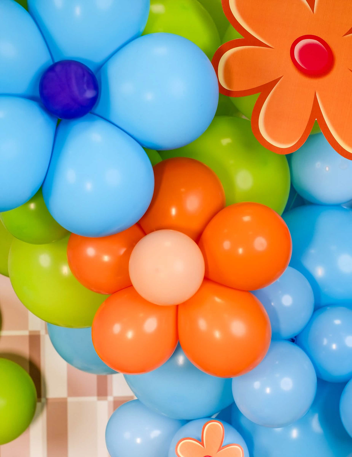 Detail na květina sestavení mini balónky latex dekorace na párty pastelová broskev