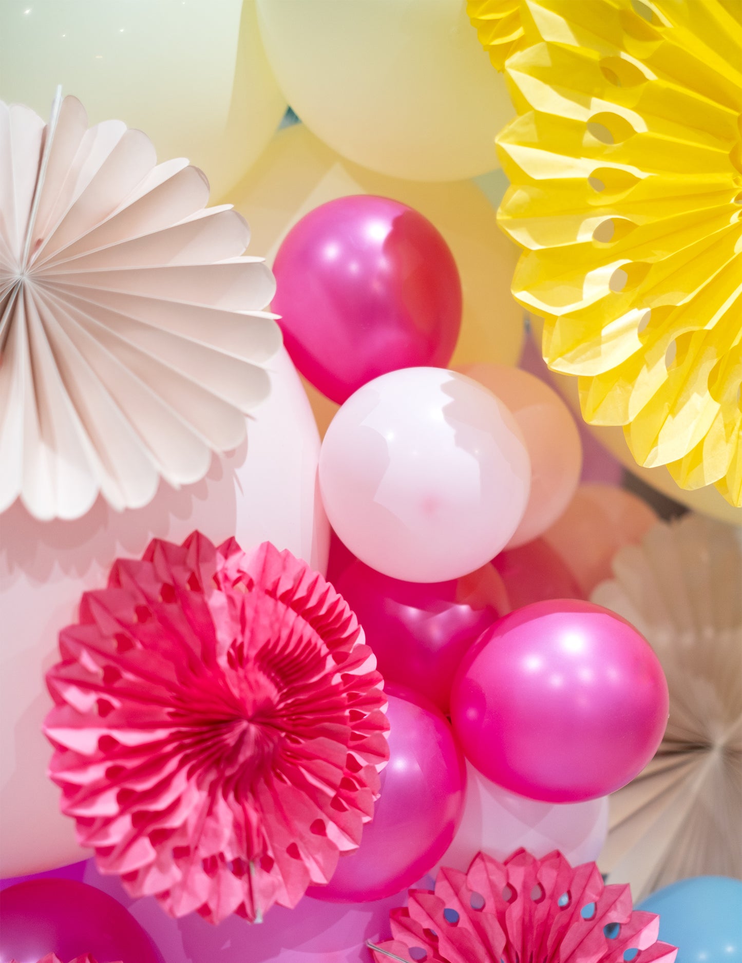 100 mini pastelově růžových latexových balónků 13 cm pro oblouk a dekoraci