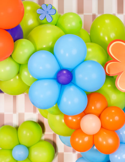 Exemple de décoration en forme de fleurs du mini ballons latex pour décoration violets