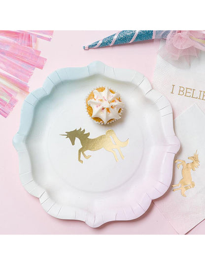 Mise en situation avec cupcake des assiettes en carton licorne