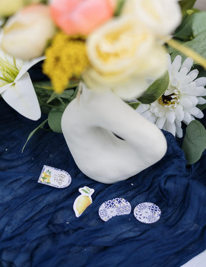 12 citronových konfet, žluté a zelené dřevo, dekorace na stůl