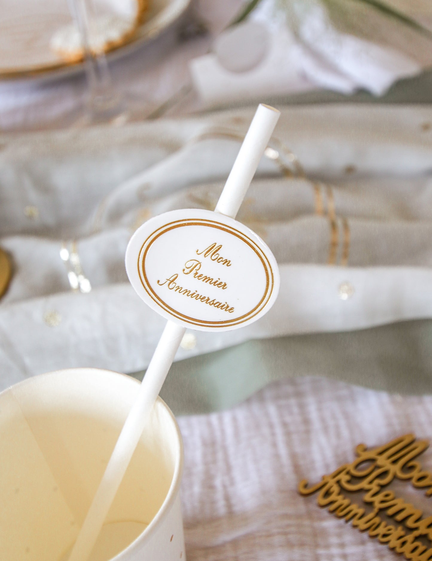 12 brček medailon moje první narozeniny bílá a zlatá 19 cm